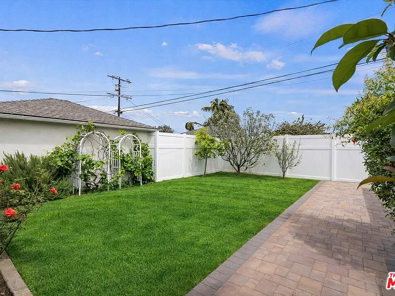 8348 Reading Ave — Photo 30