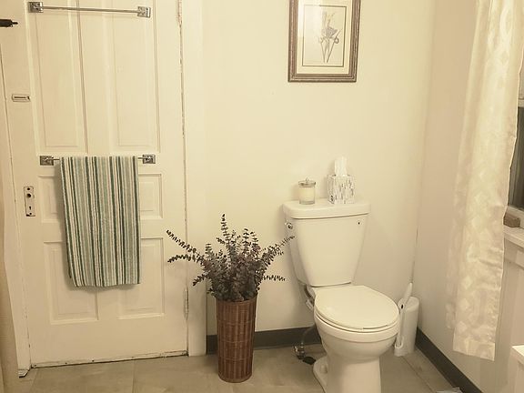 4th image of 405 Andover St #B