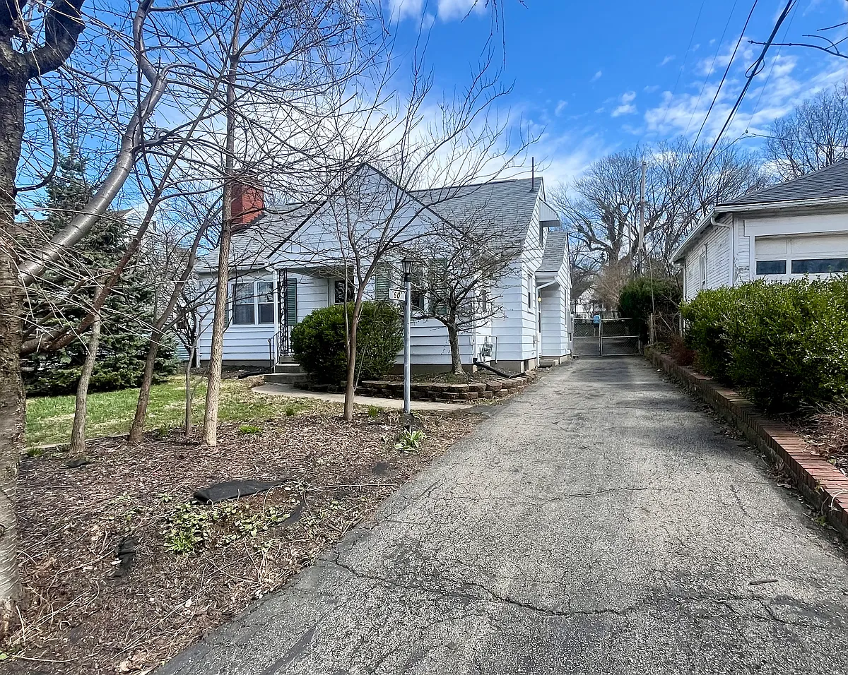 Building Photo - 60 Constantia Ave