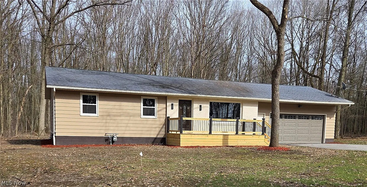 1075 NE River Rd photo 1