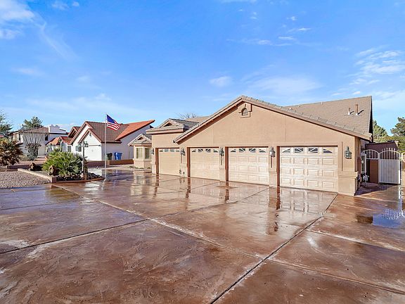 2nd image of 2929 Saint Andrews Dr