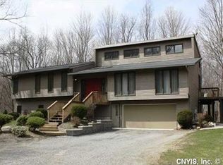 1301 Heathfield Ln, Chittenango, NY 13037