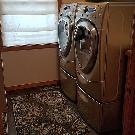 5th image of 1155 Oakdale Cir W