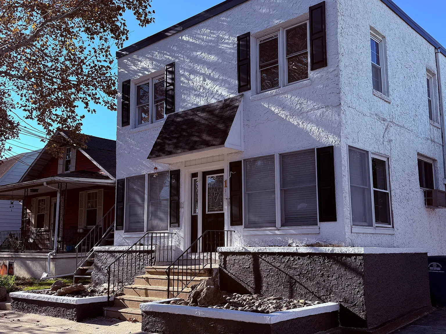 3 bed, 1000 sqft, $1,850 — Photo 1