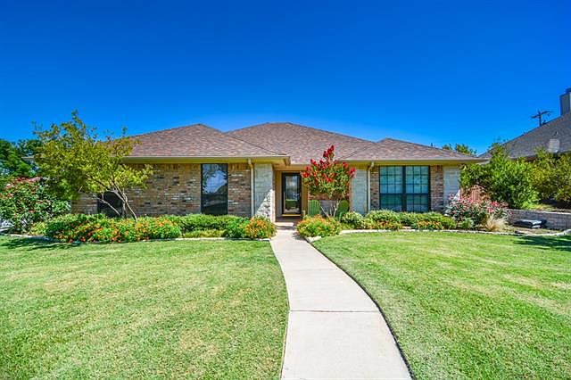 1st image of 600 Maplewood Dr