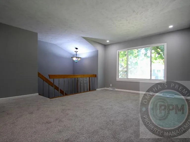 6204 S 140th Ave — Photo 2