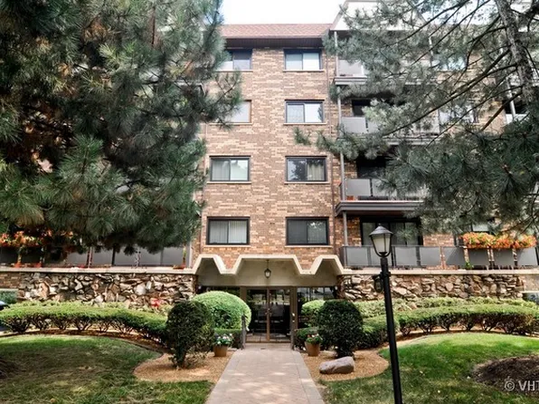 121 S Vail Ave APT 204, Arlington Heights, IL 60005