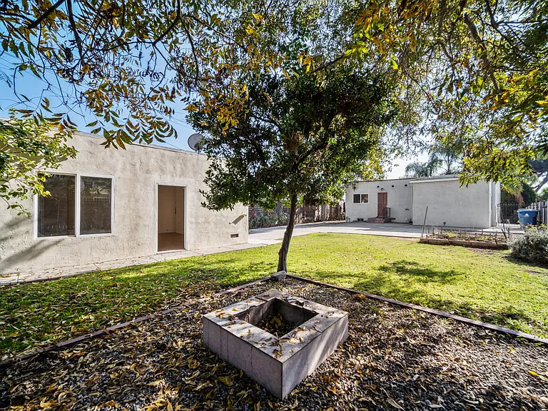 4203 Sunset Dr — Photo 4