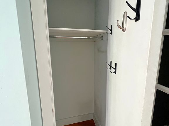 5th image of 306 Evergreen Ave APT 2L