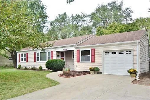 3 bed, 1266 sqft, $2,000 — Photo 4