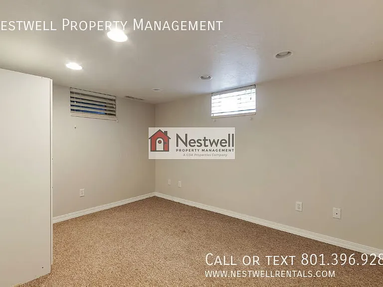 501 E 250 N — Photo 17
