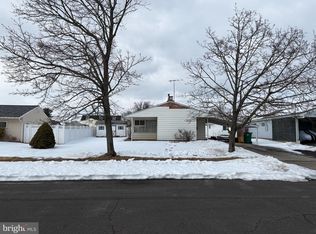 57 Palm Ln, Levittown, PA 19054