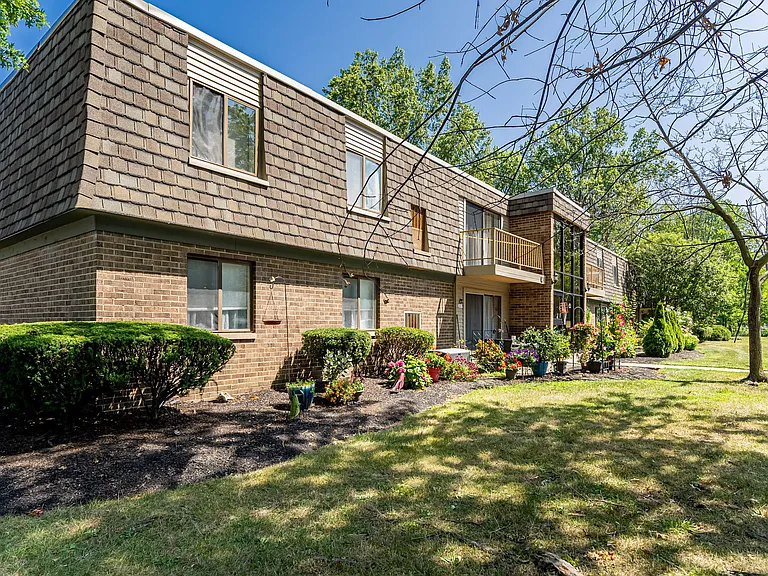 Trenton Place Apartments — Photo 16