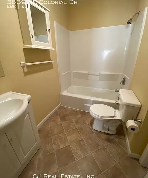 3839 NE Colonial Dr — Photo 8