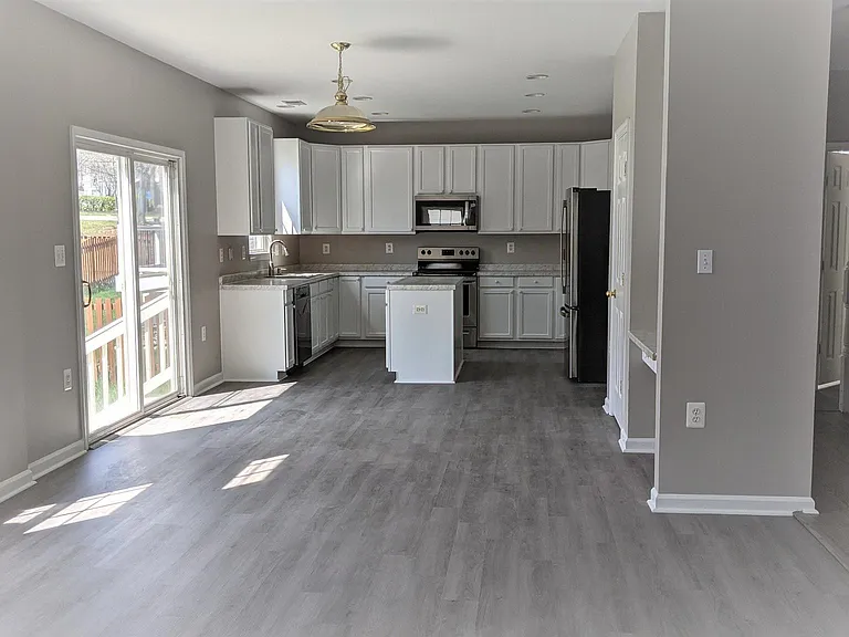 411 Hanrahan Ct SE — Photo 13