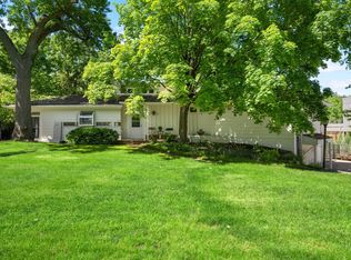 4414 Sunset Rdg, Golden Valley, MN 55416