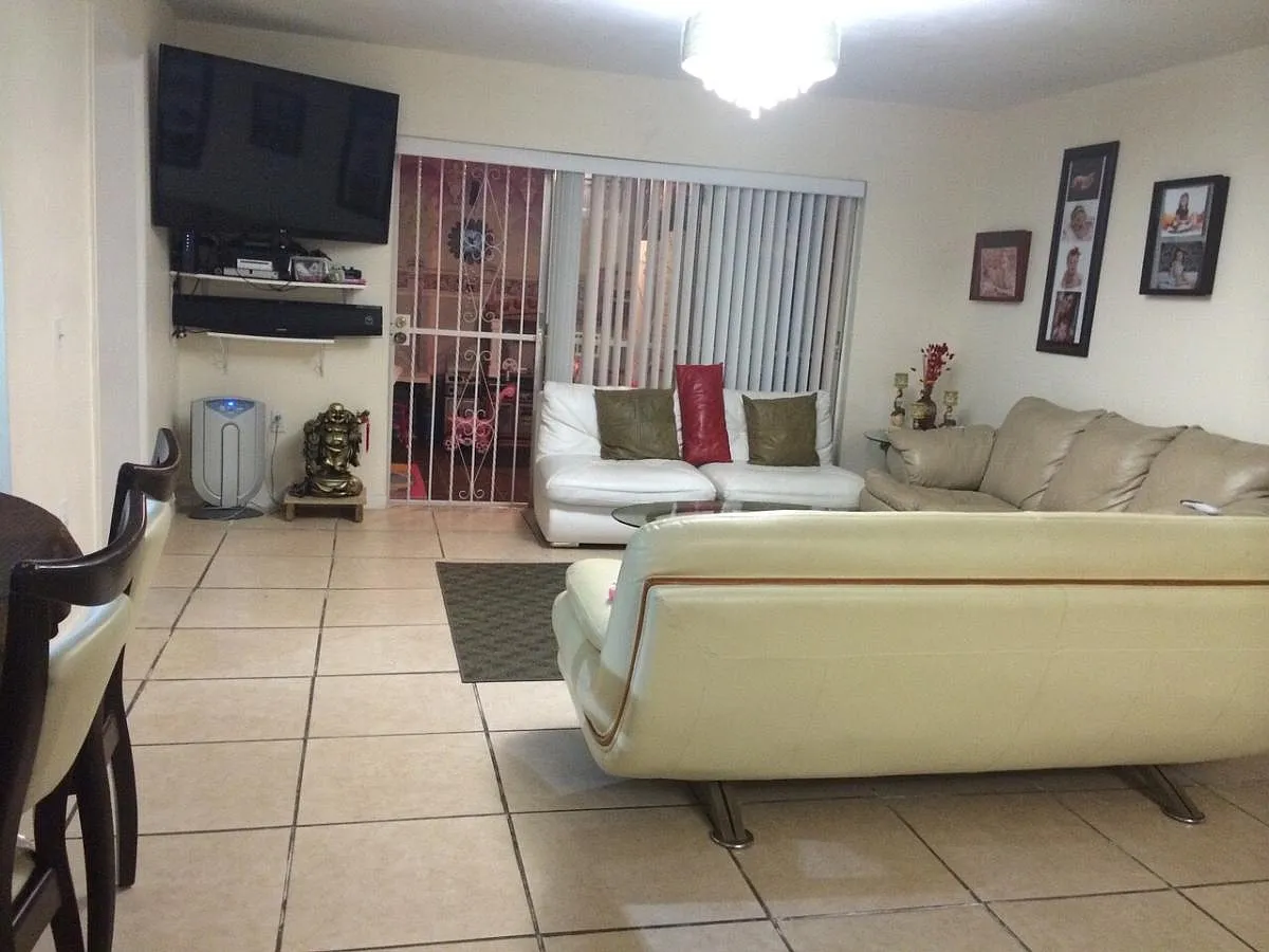 3 bed, 1130 sqft, $2,600 — Photo 1