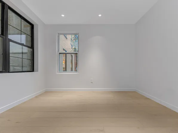 453 Hudson Street image 8 of 17