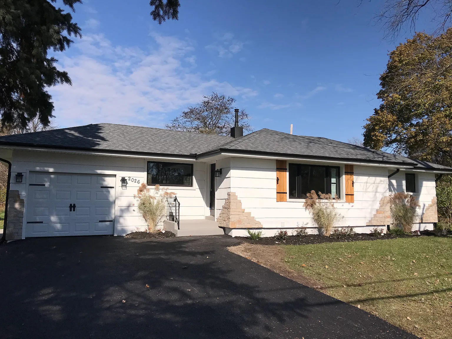 2026 Warren Ave photo 1