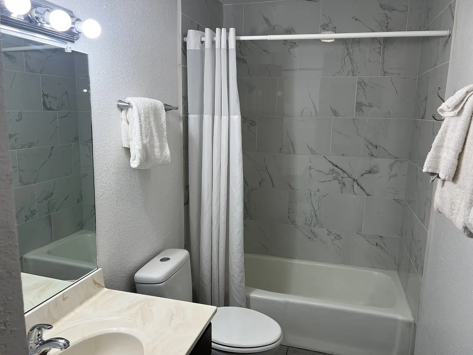 504 Excalibur Rd — Photo 3