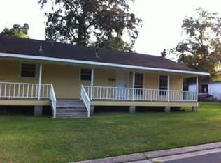 817 Bilbo St #B, Deridder, LA 70634