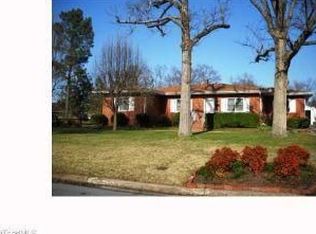 7 Finch Ave, Thomasville, NC 27360