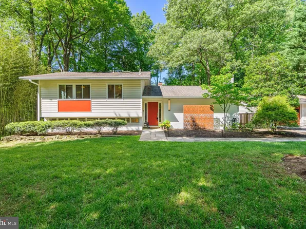 8304 Carderock Dr, Bethesda, MD 20817