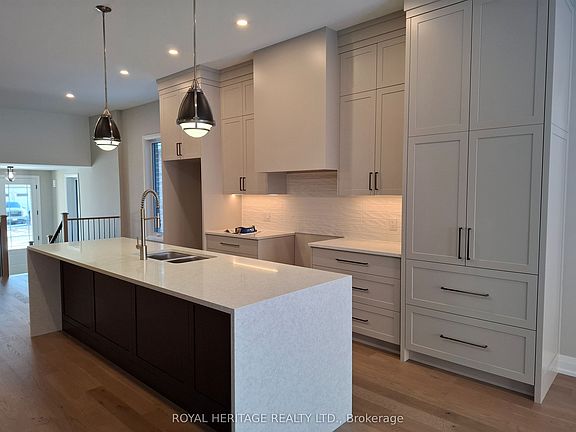 2nd image of 8 Saint Augustine Dr