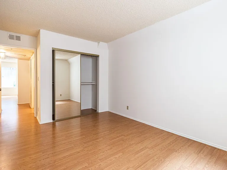 10845 Camarillo St — Photo 38