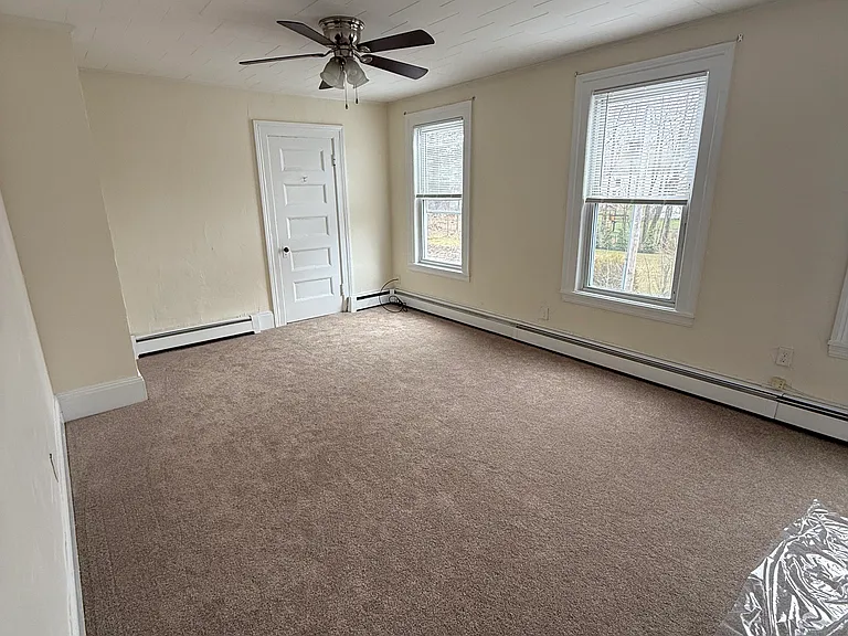 2 Four Davis Ct #2 — Photo 4