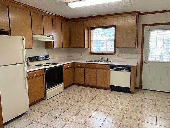 2nd image of 2312 Pineview Dr #Ab