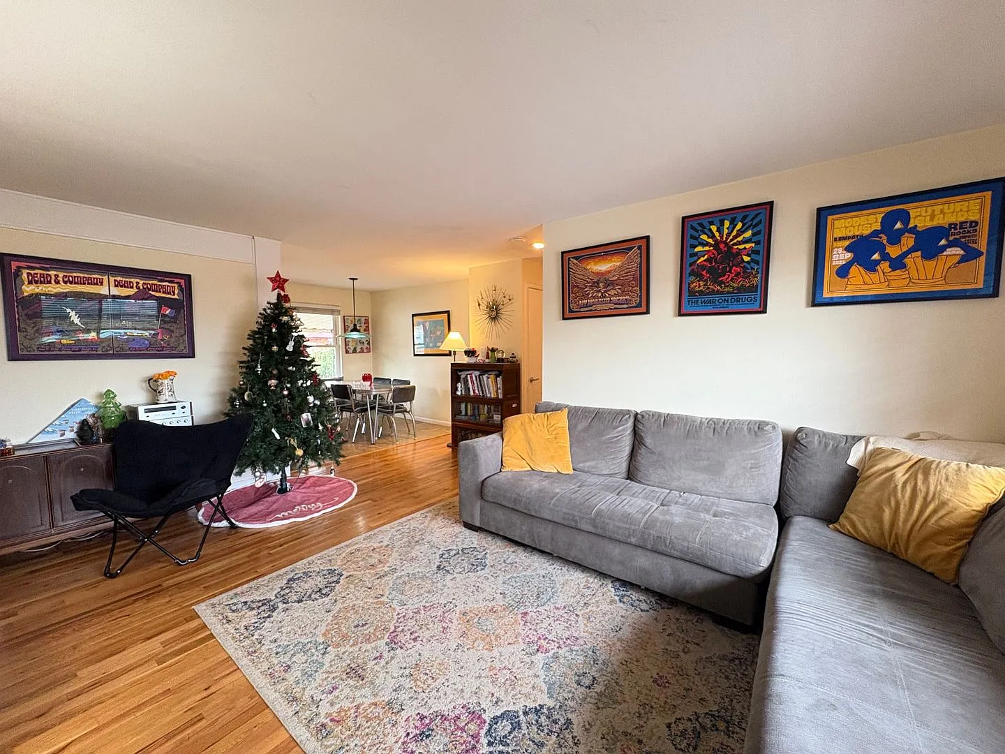 3 Bed 1 Bath Home W/Large Backyard Walking Distance To Everything. — Photo 4