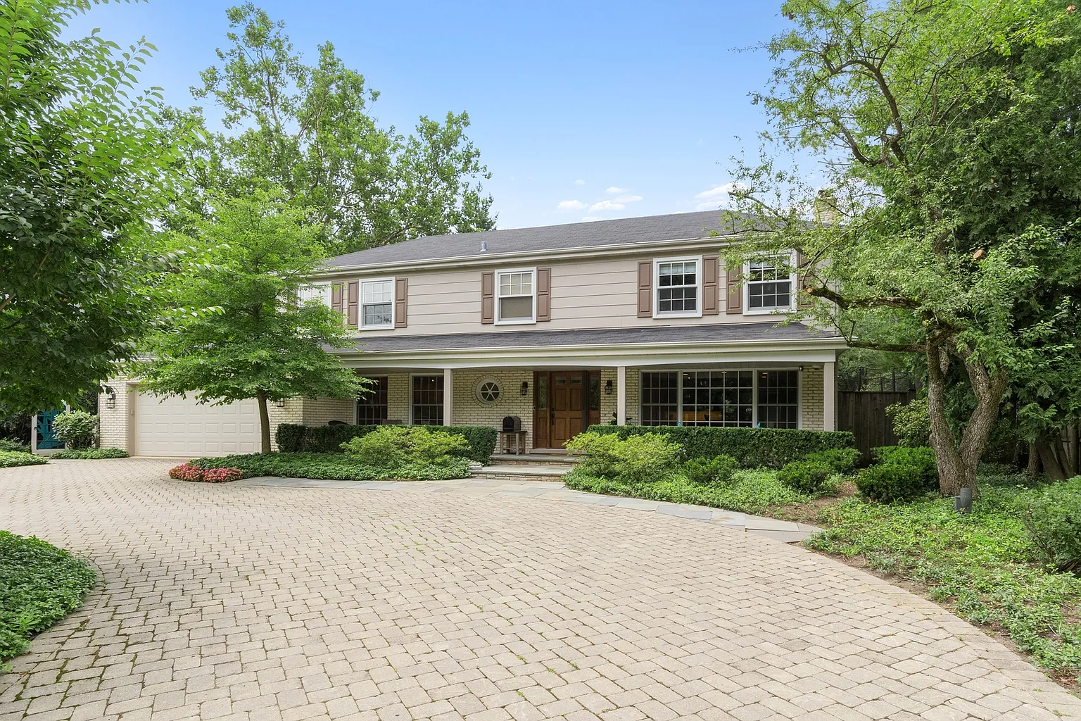 1570 Woodvale Ave photo 1