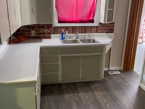 162 Oakwood St, Barberton, OH 44203