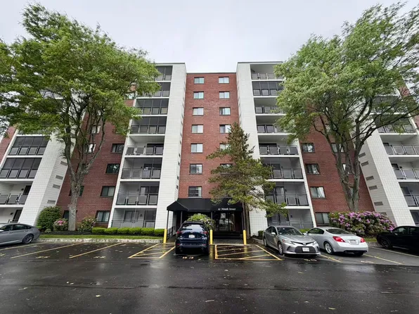 12 9th St APT 805, Medford, MA 02155