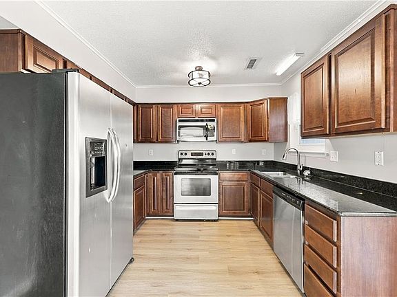 3rd image of 1875 Delaney St