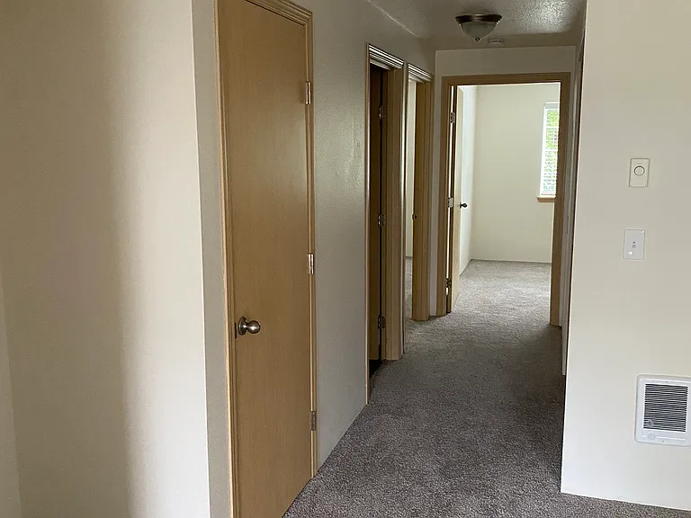 Westbury Commons — Photo 15