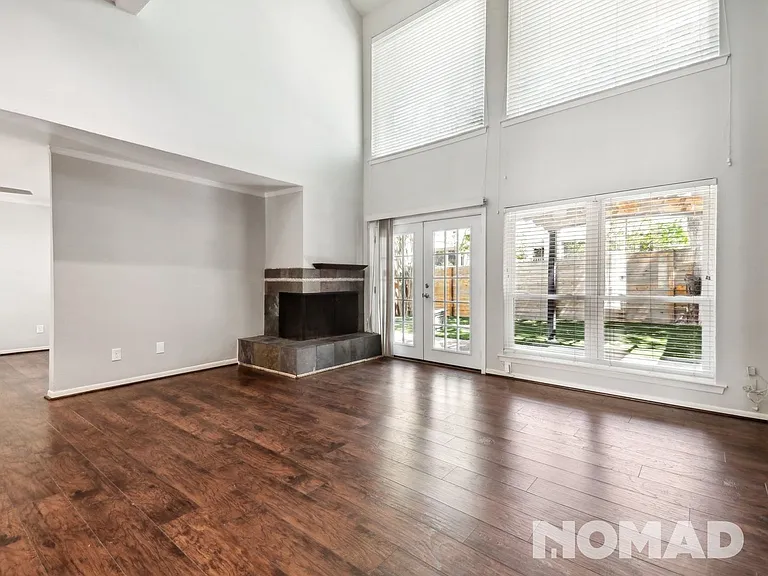 2908 Country Place Cir — Photo 1