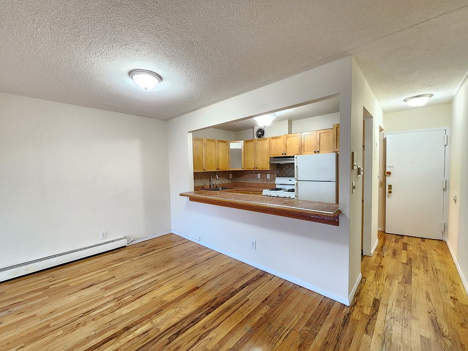 1st image of 2356 Steinway St
