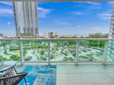 100 Bayview Dr APT 709, Sunny Isles Beach, FL, 33160