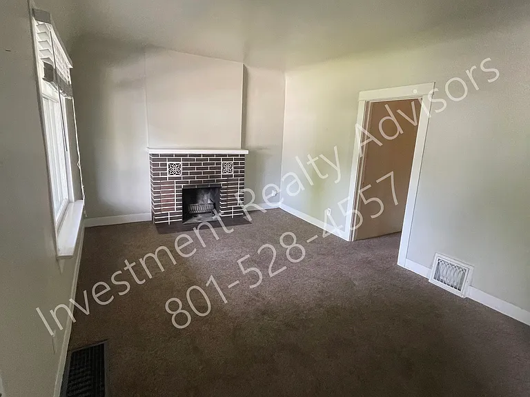 386 N 500 E — Photo 2