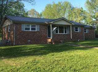 24 Hudson Dr, Fayetteville, TN 37334