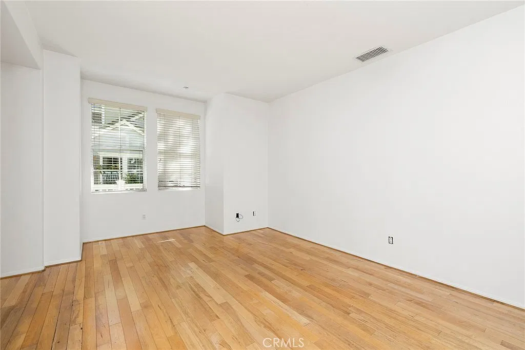 3 bed, 2.5 bath, 1698 sqft, $4,150 — Photo 4