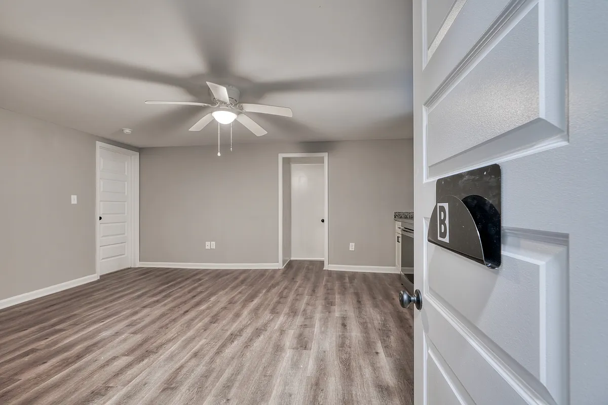 Building Photo - 6722 Brentwood Ave #1B