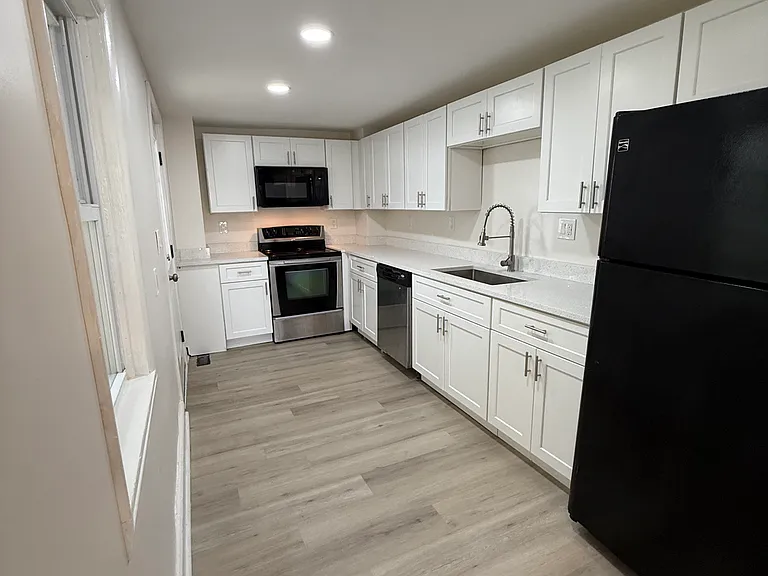 108 W Green St #110 — Photo 7