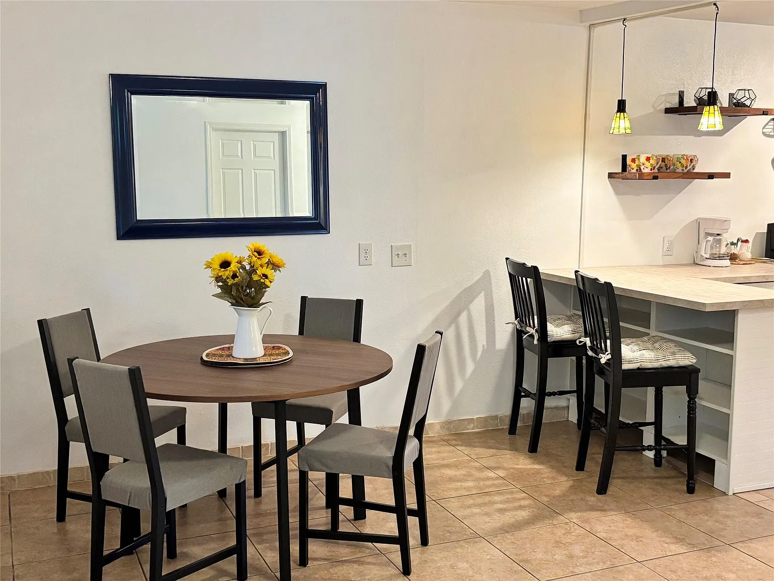 2 bed, 1.0 bath, 650 sqft, $1,850 — Photo 2