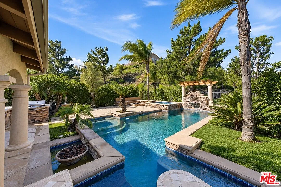 4 bed, 3.0 bath, 2916 sqft, $7,500 — Photo 4