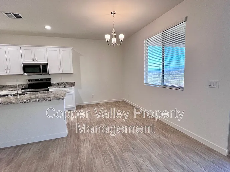 812 E Irvine Rd — Photo 5