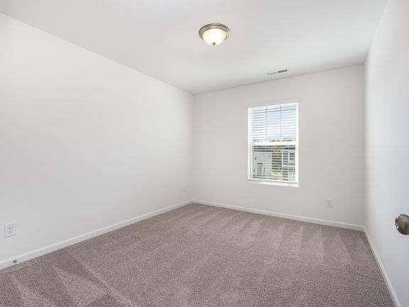 3rd image of 3121 Lilac Grove Dr