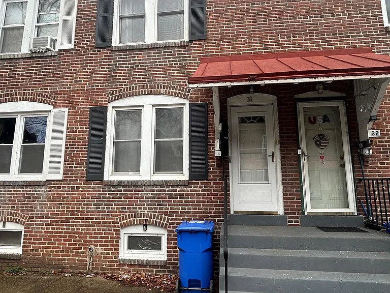 30 Amboy Ave — Photo 2
